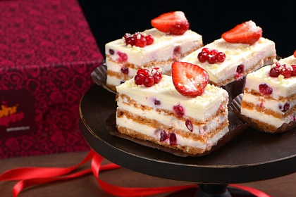 Творожный торт и пирожные