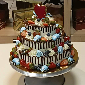 Торт 3-х ярусный с машинками