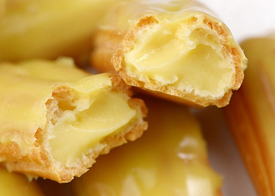 Свежие ягоды и воздушное безе – основа для лучших летних десертов