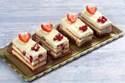 Творожный торт и пирожные