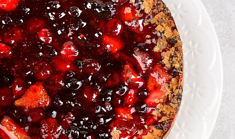 Приготовление пирога с ягодами