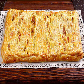Пирог с курицей и моцареллой